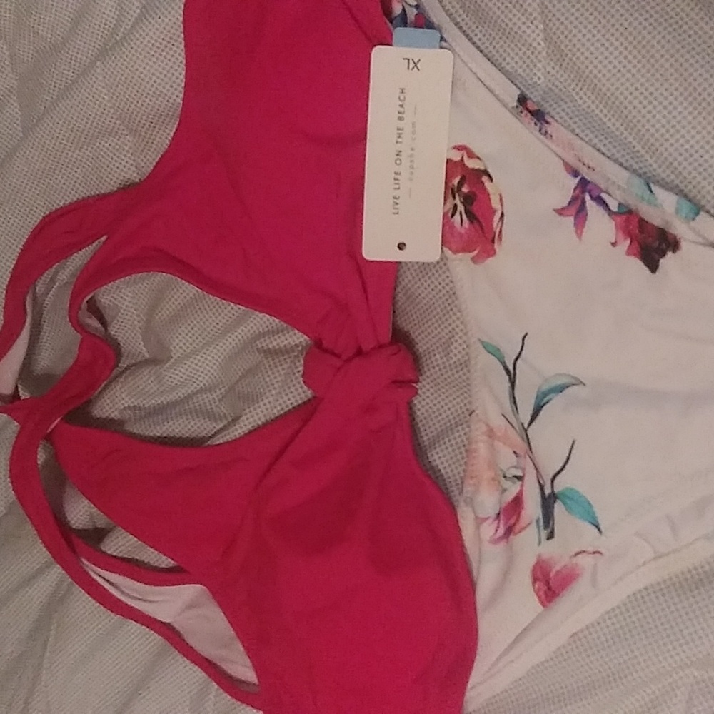 NWOT Cupshe XL Beautiful Bathing Suit.  E2